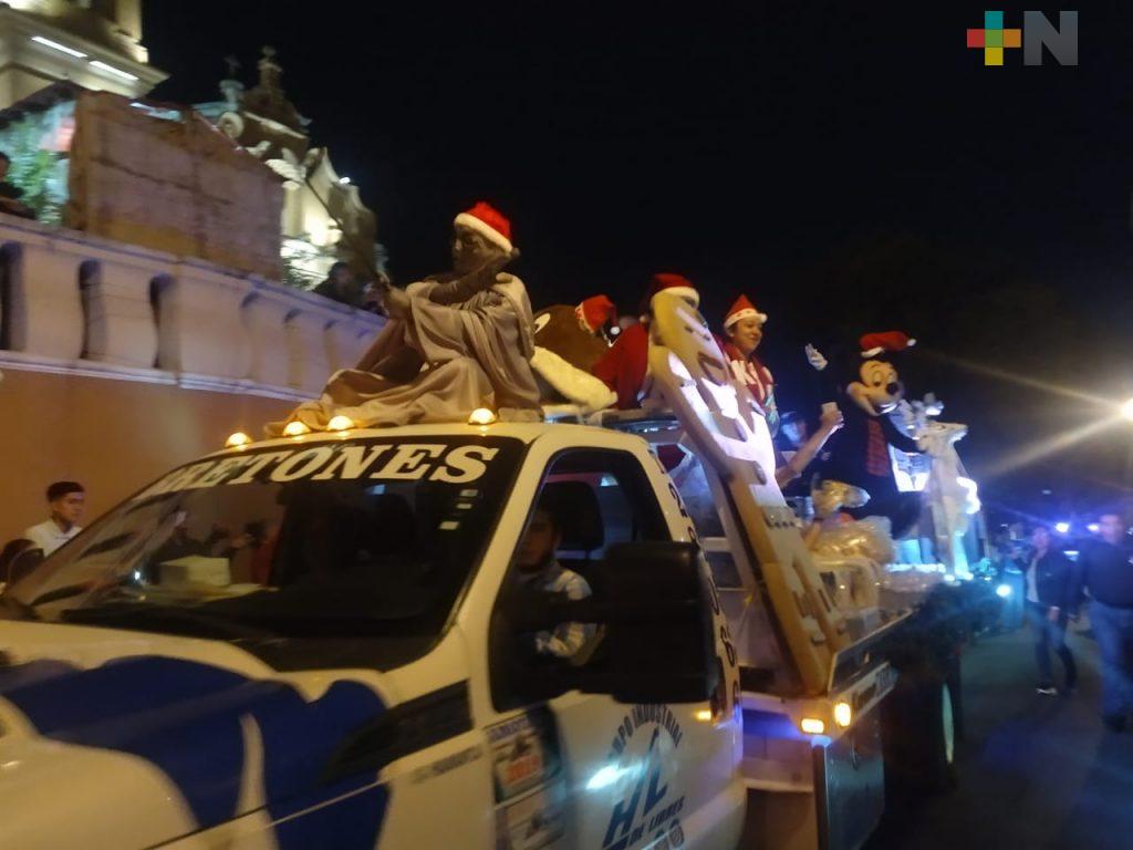 Desfile Navideño iluminó el centro de Xalapa MÁSNOTICIAS
