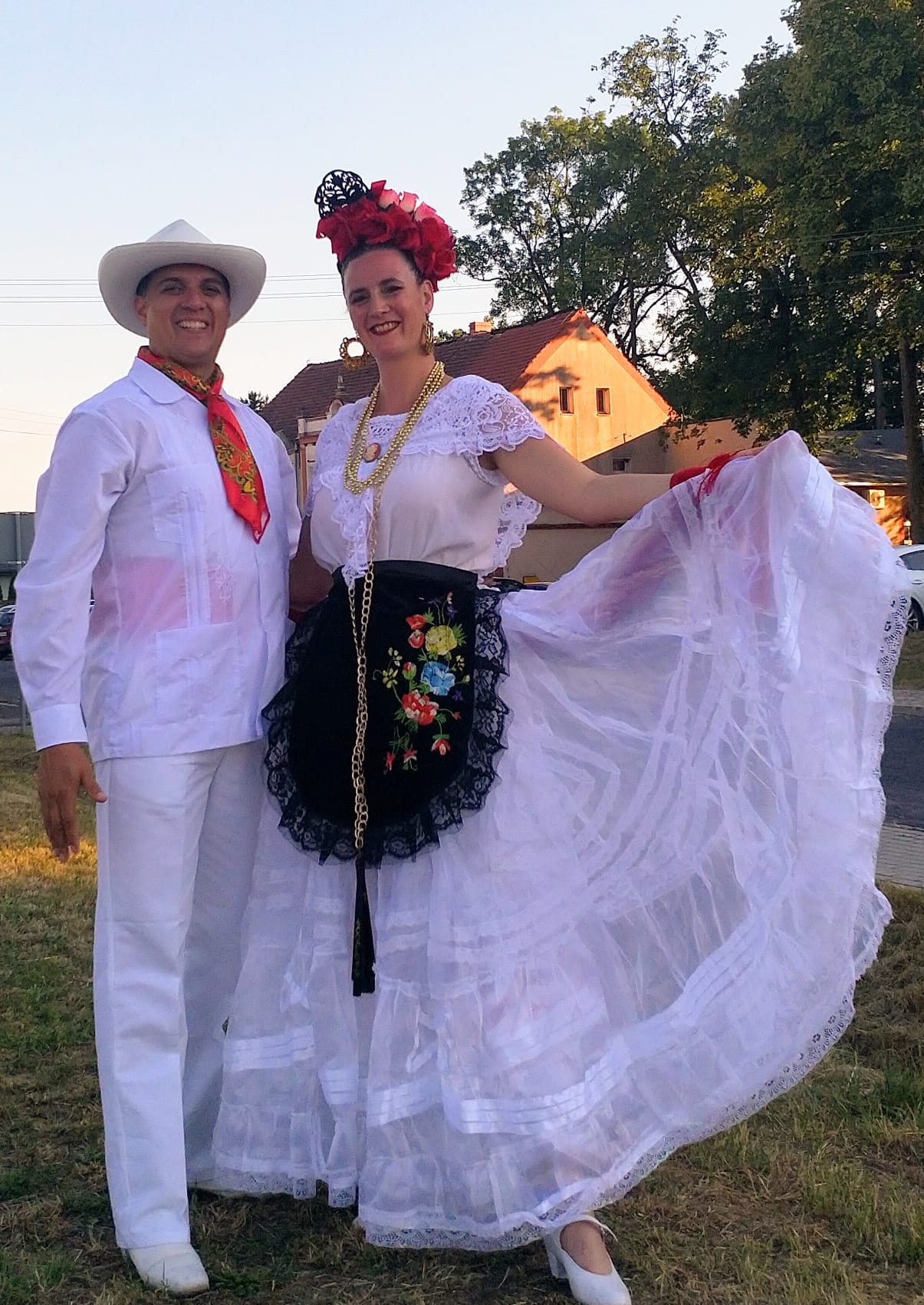 Ballet Folklórico Aztlán presenta estampas jarochas, en Polonia